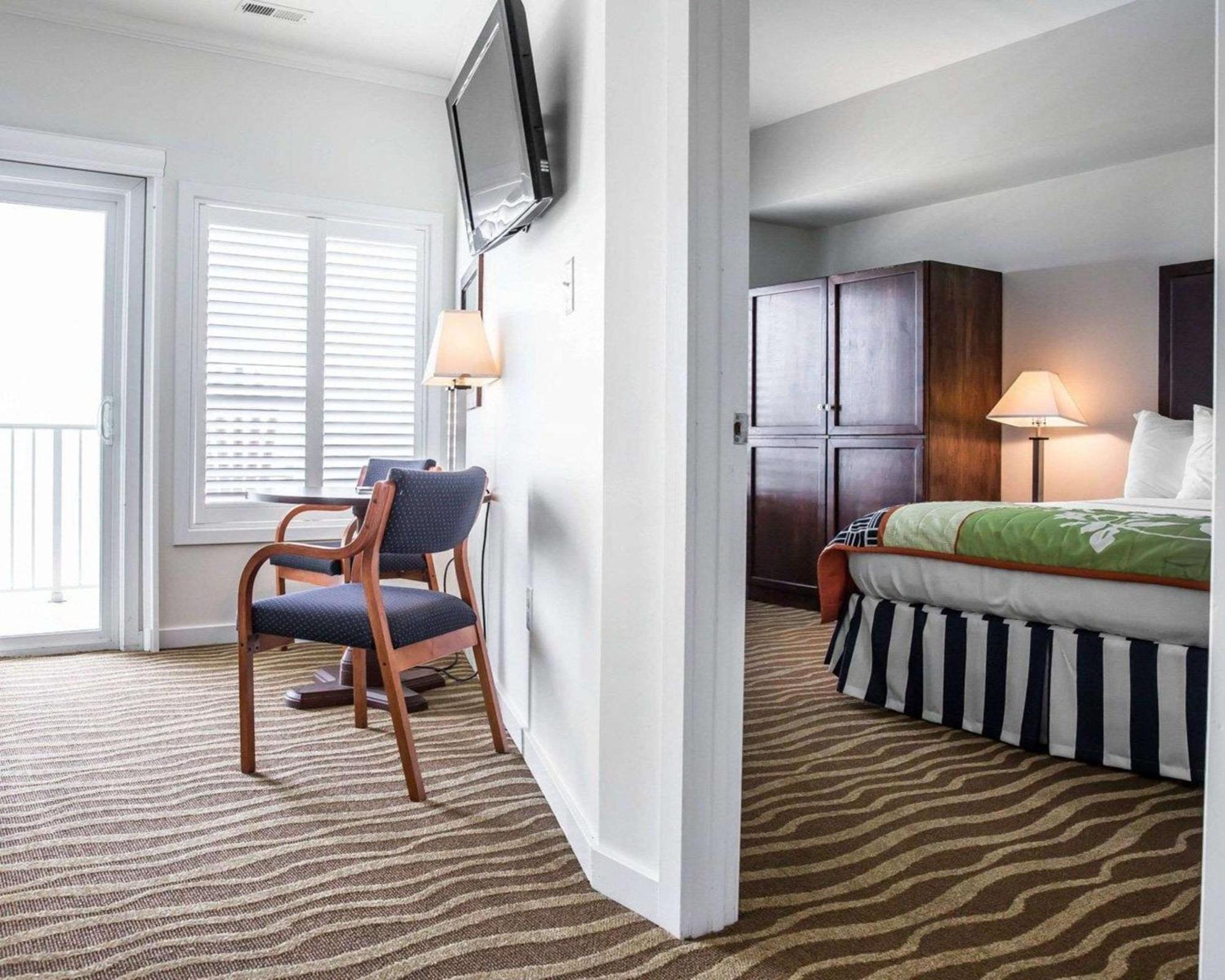 Island Inn & Suites, Ascend Hotel Collection Piney Point Экстерьер фото