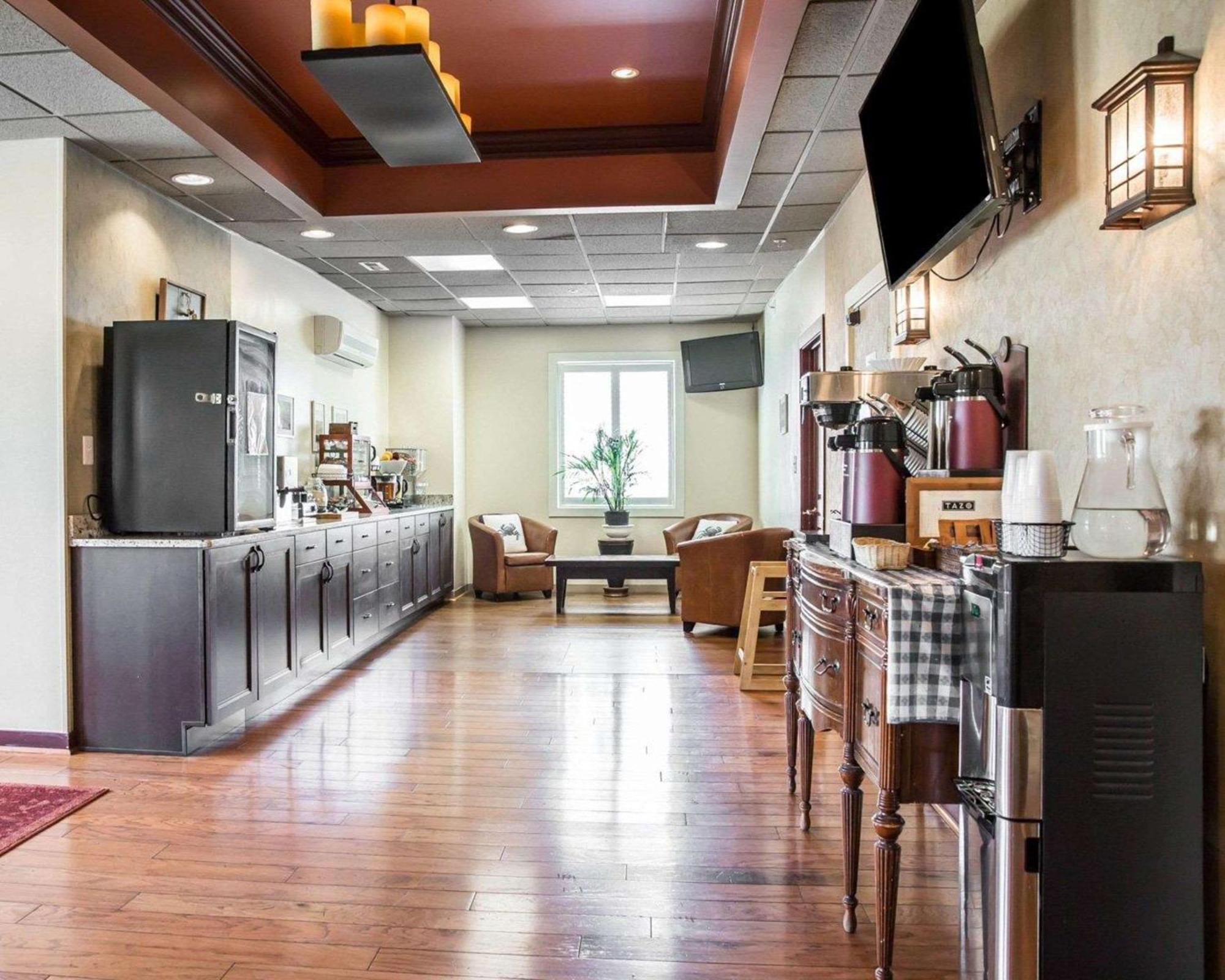 Island Inn & Suites, Ascend Hotel Collection Piney Point Экстерьер фото