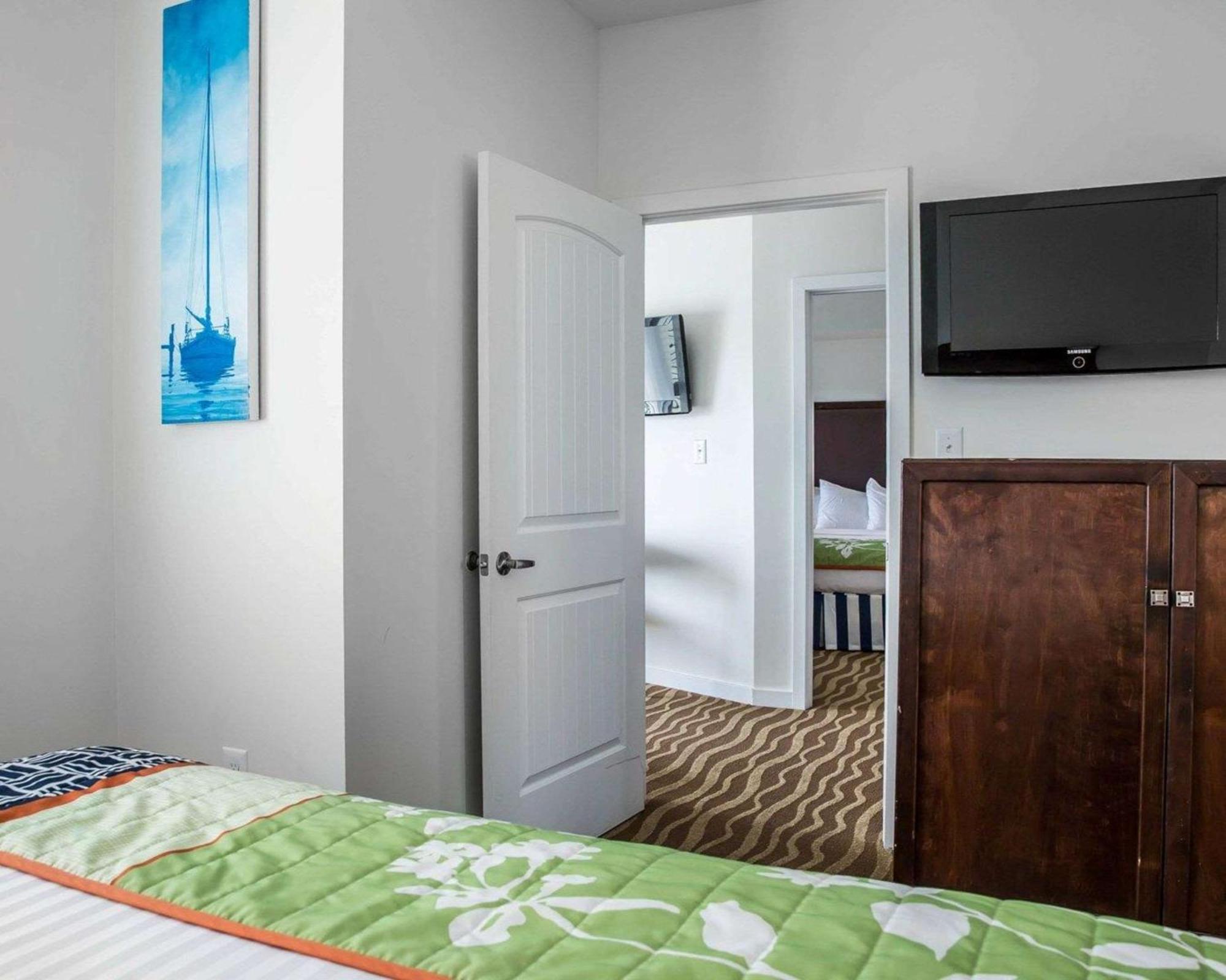 Island Inn & Suites, Ascend Hotel Collection Piney Point Экстерьер фото