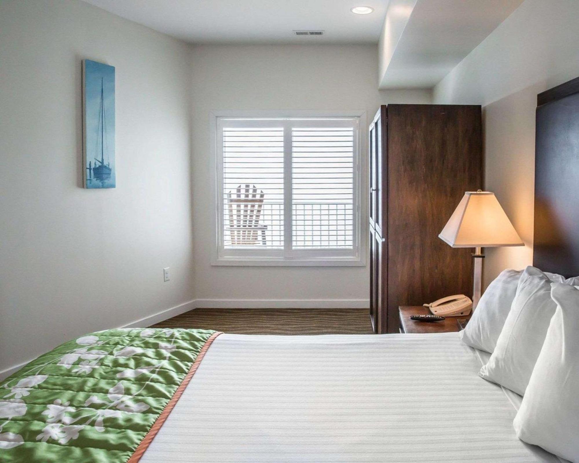 Island Inn & Suites, Ascend Hotel Collection Piney Point Экстерьер фото