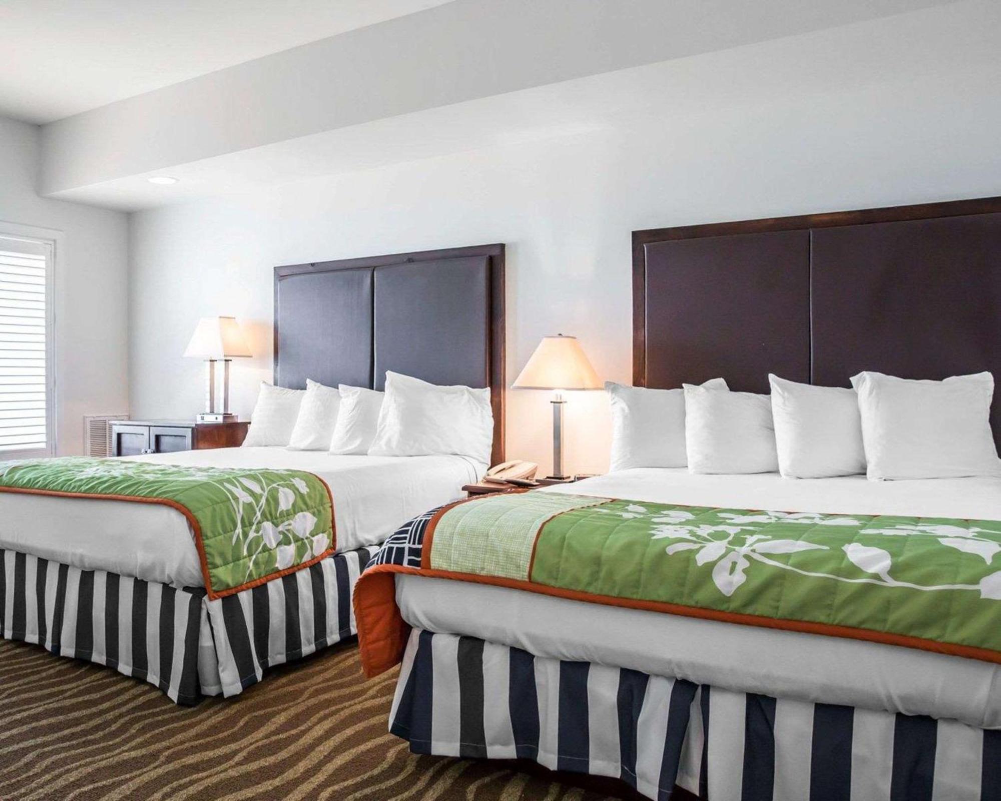 Island Inn & Suites, Ascend Hotel Collection Piney Point Экстерьер фото