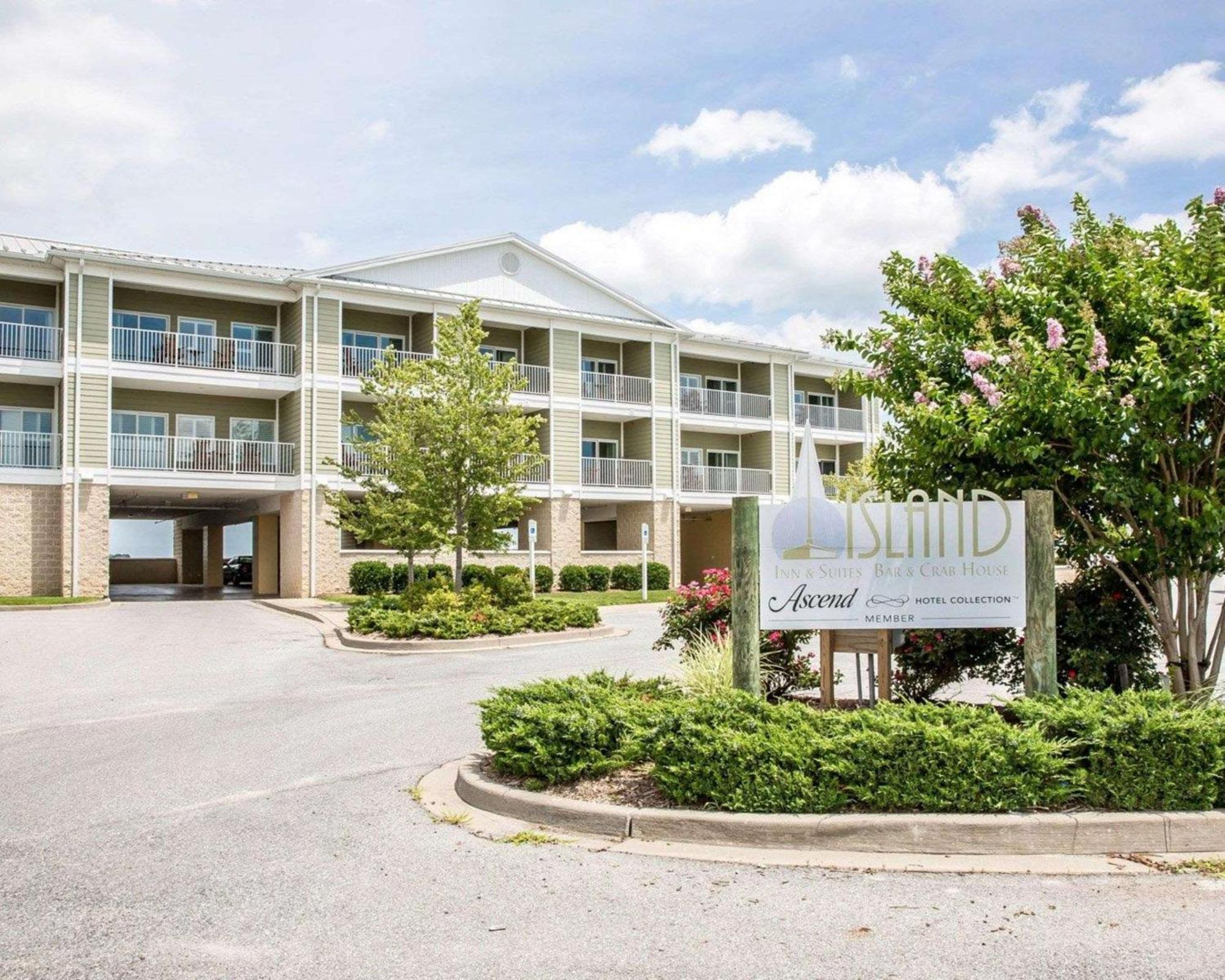 Island Inn & Suites, Ascend Hotel Collection Piney Point Экстерьер фото