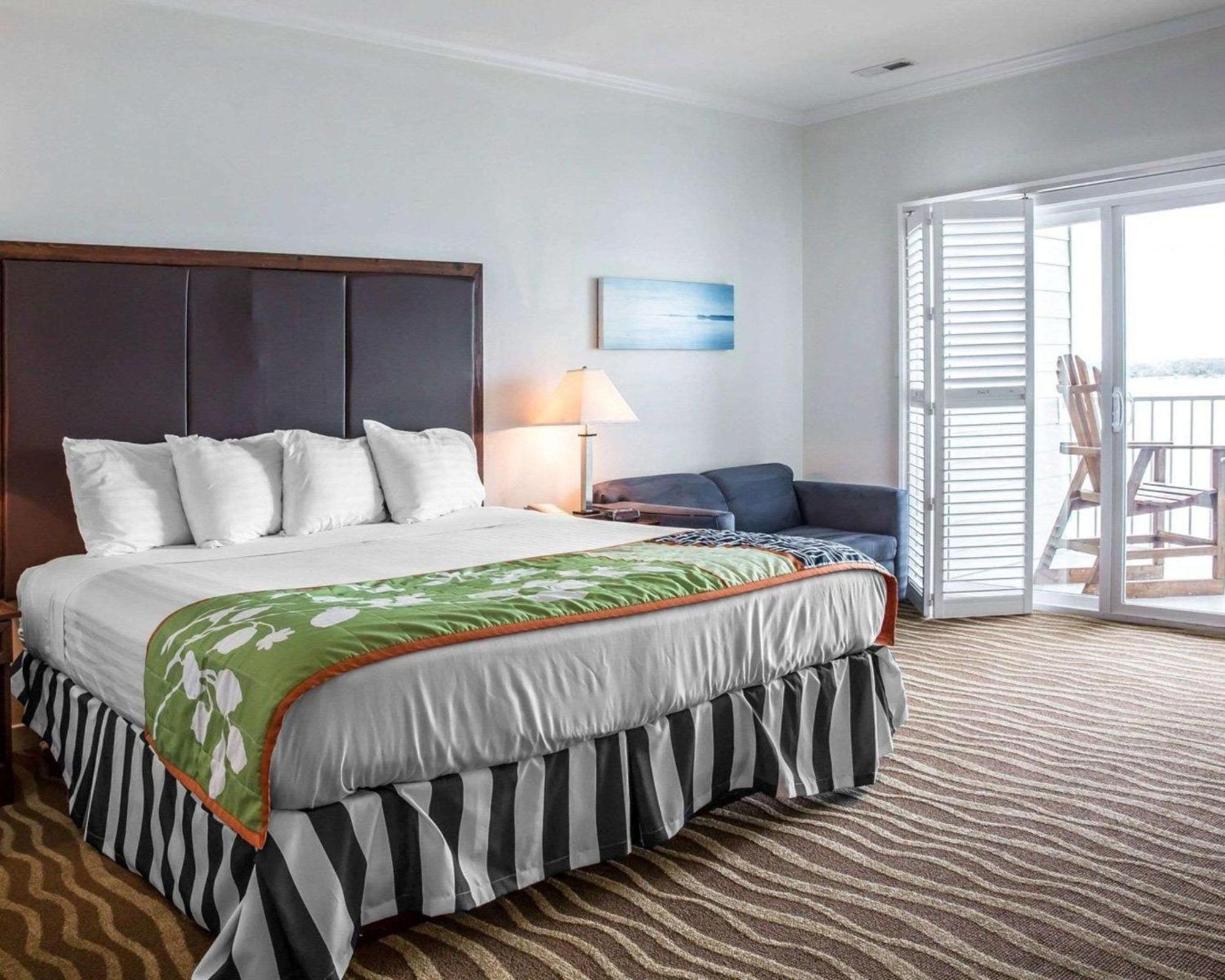 Island Inn & Suites, Ascend Hotel Collection Piney Point Экстерьер фото