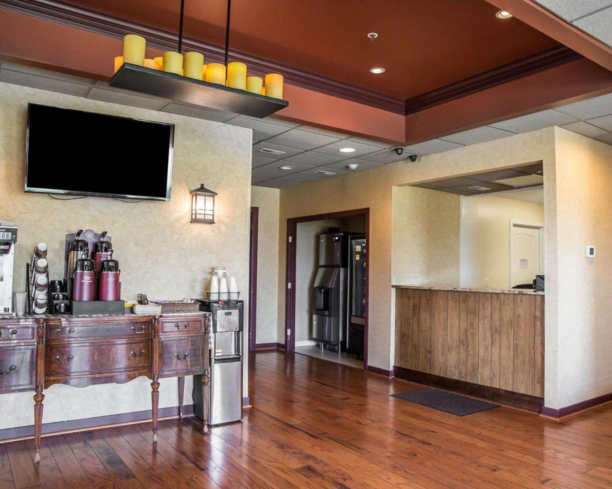 Island Inn & Suites, Ascend Hotel Collection Piney Point Экстерьер фото