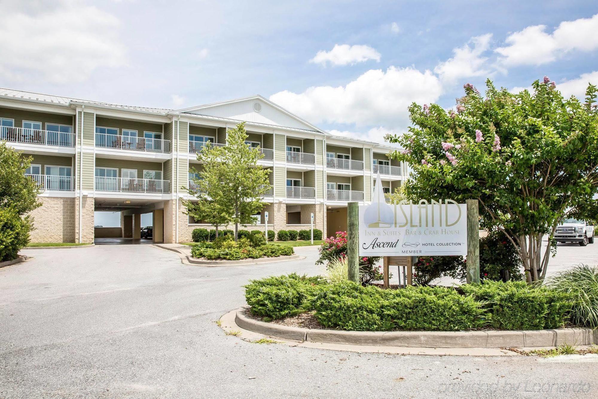 Island Inn & Suites, Ascend Hotel Collection Piney Point Экстерьер фото