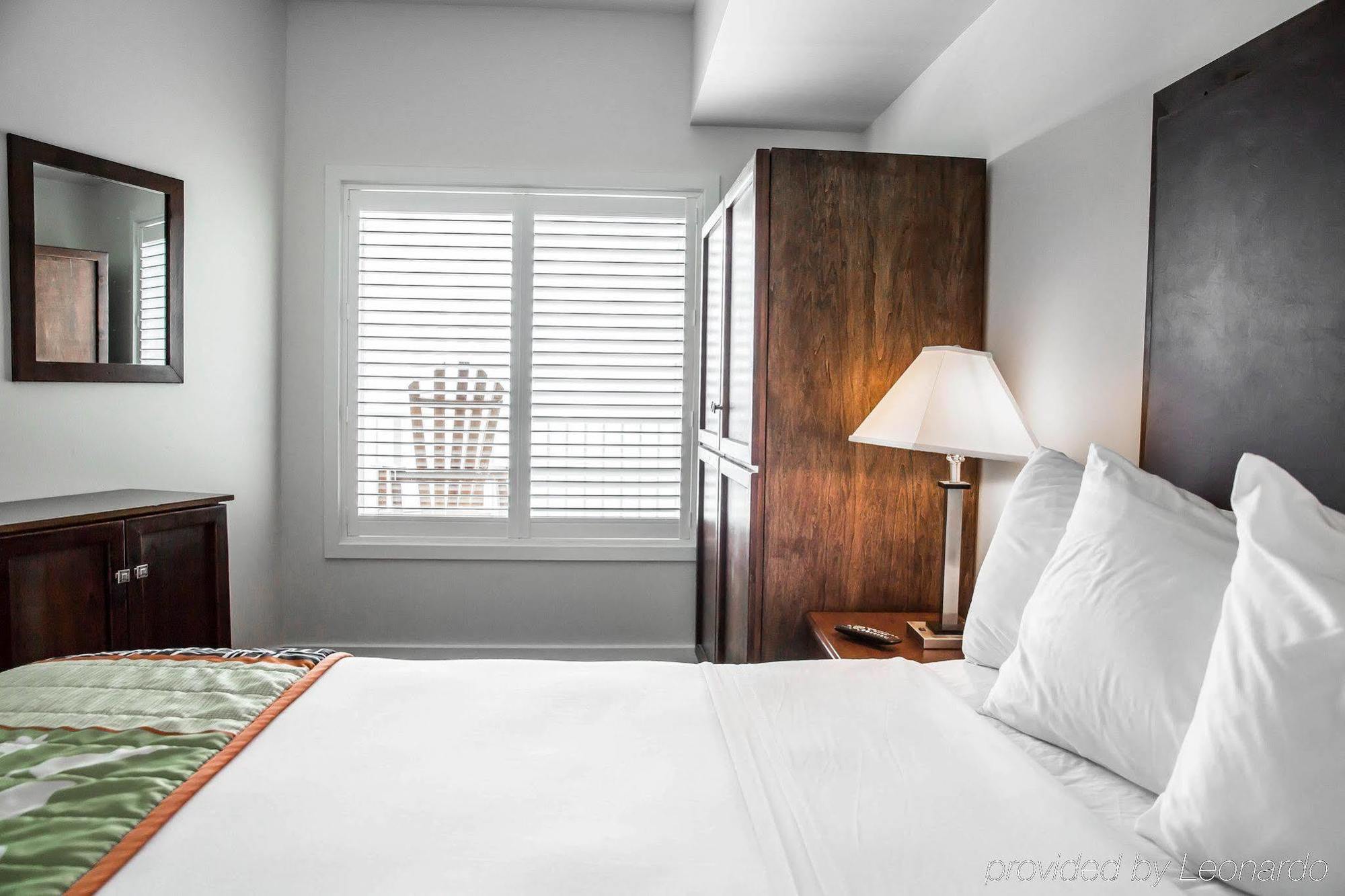 Island Inn & Suites, Ascend Hotel Collection Piney Point Экстерьер фото
