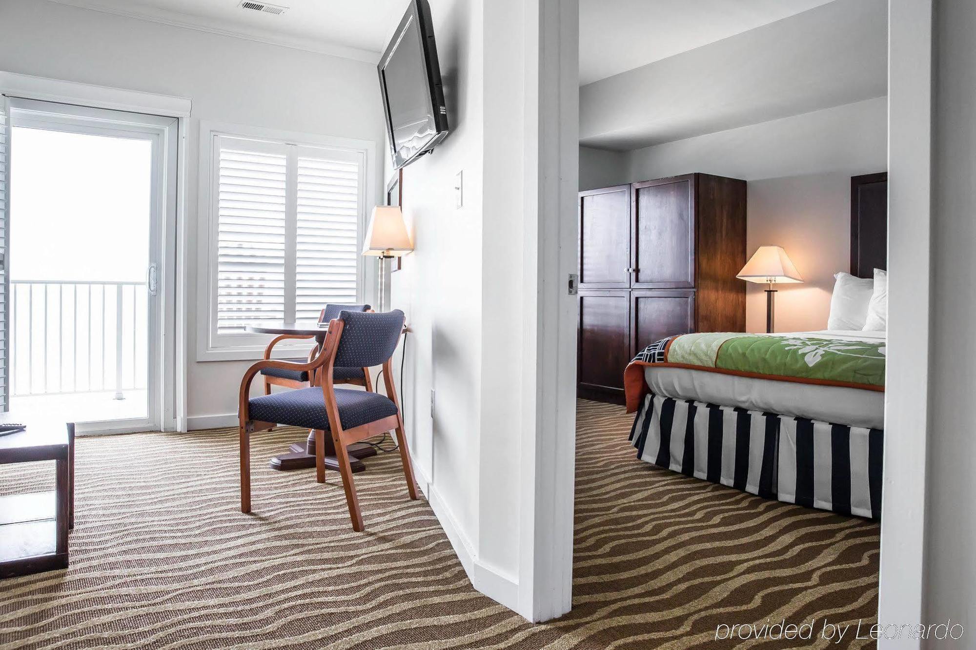 Island Inn & Suites, Ascend Hotel Collection Piney Point Экстерьер фото